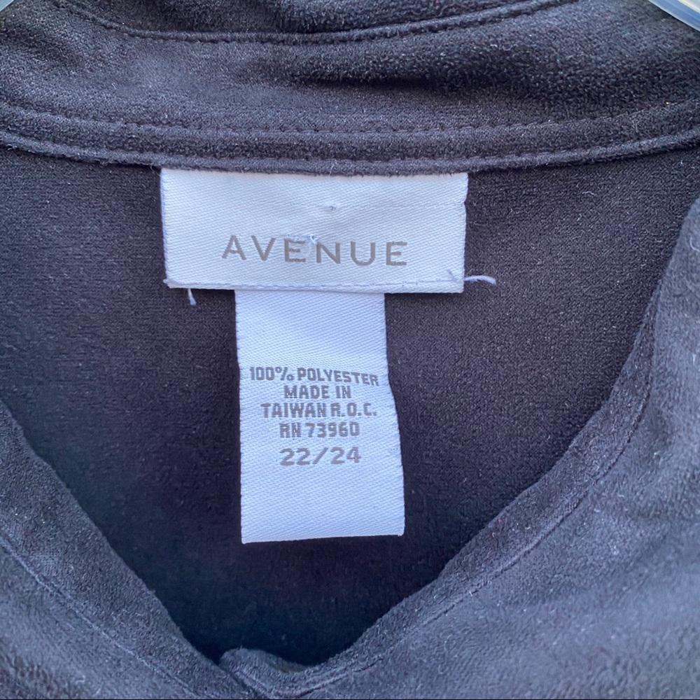 AVENUE Black Button Down Shirt - Picture 3 of 9